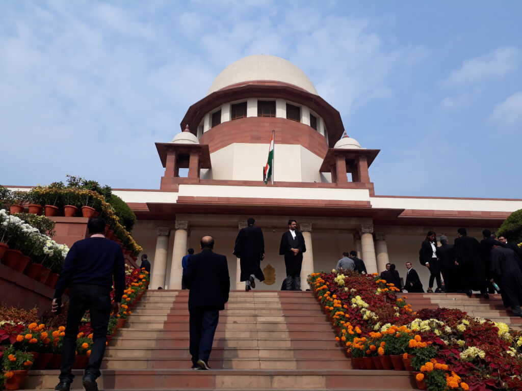 מבנה בית המשפט העליון בדלהי בעיצוב האדריכל Ganesh Bhikaji Deolalikar